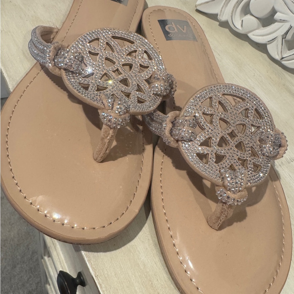 DV by Dolce Vita Women's Beige and Silver Sandals fit like 11.5